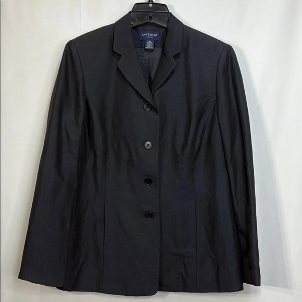 🐊 Ann Taylor linen blend four button Blazer